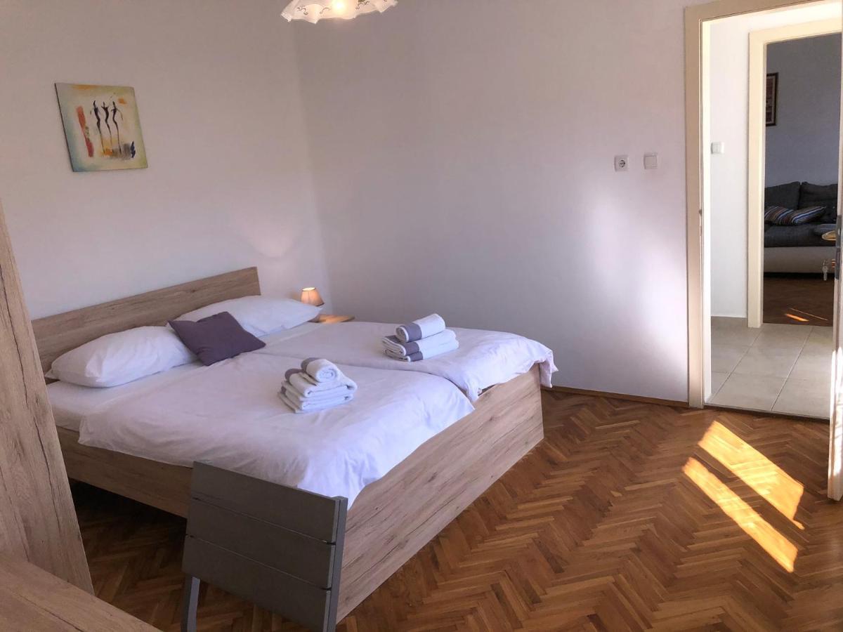 Apartments Mikelic Kampor Eksteriør billede