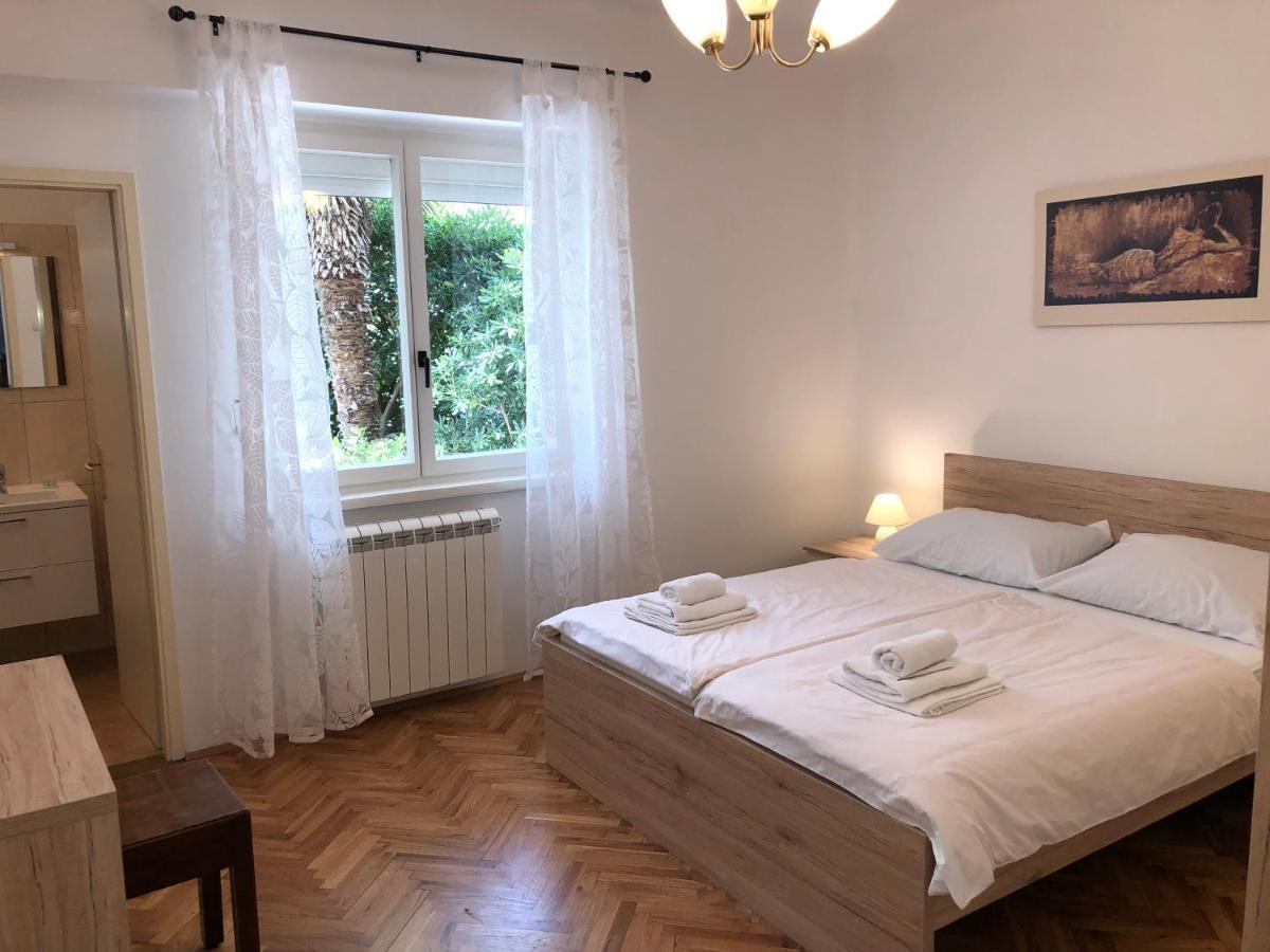 Apartments Mikelic Kampor Eksteriør billede
