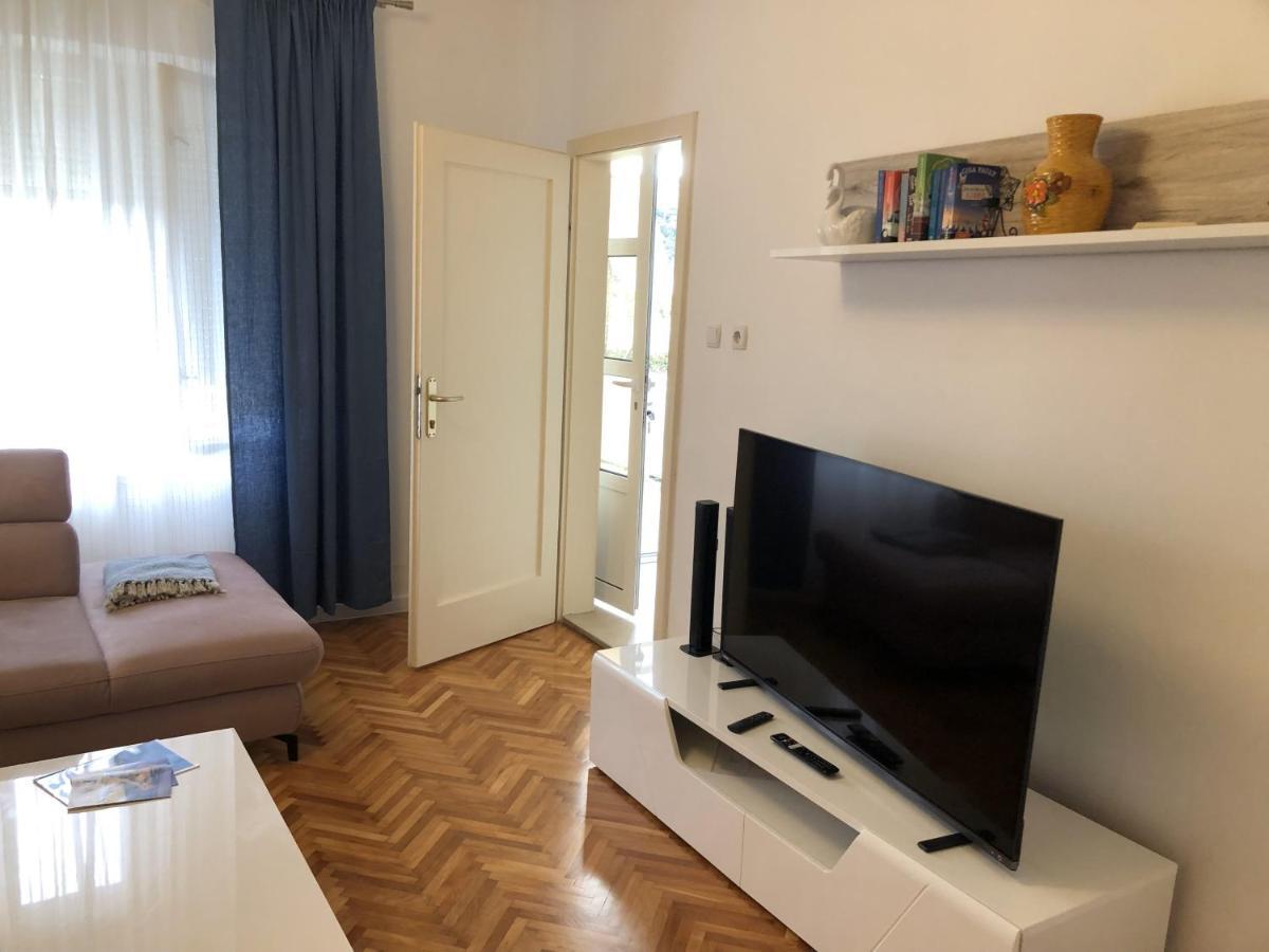 Apartments Mikelic Kampor Eksteriør billede