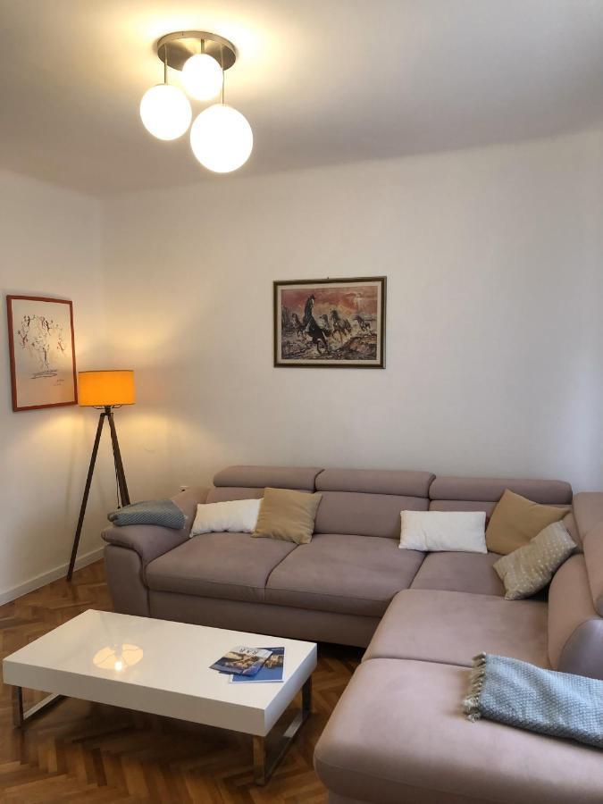 Apartments Mikelic Kampor Eksteriør billede